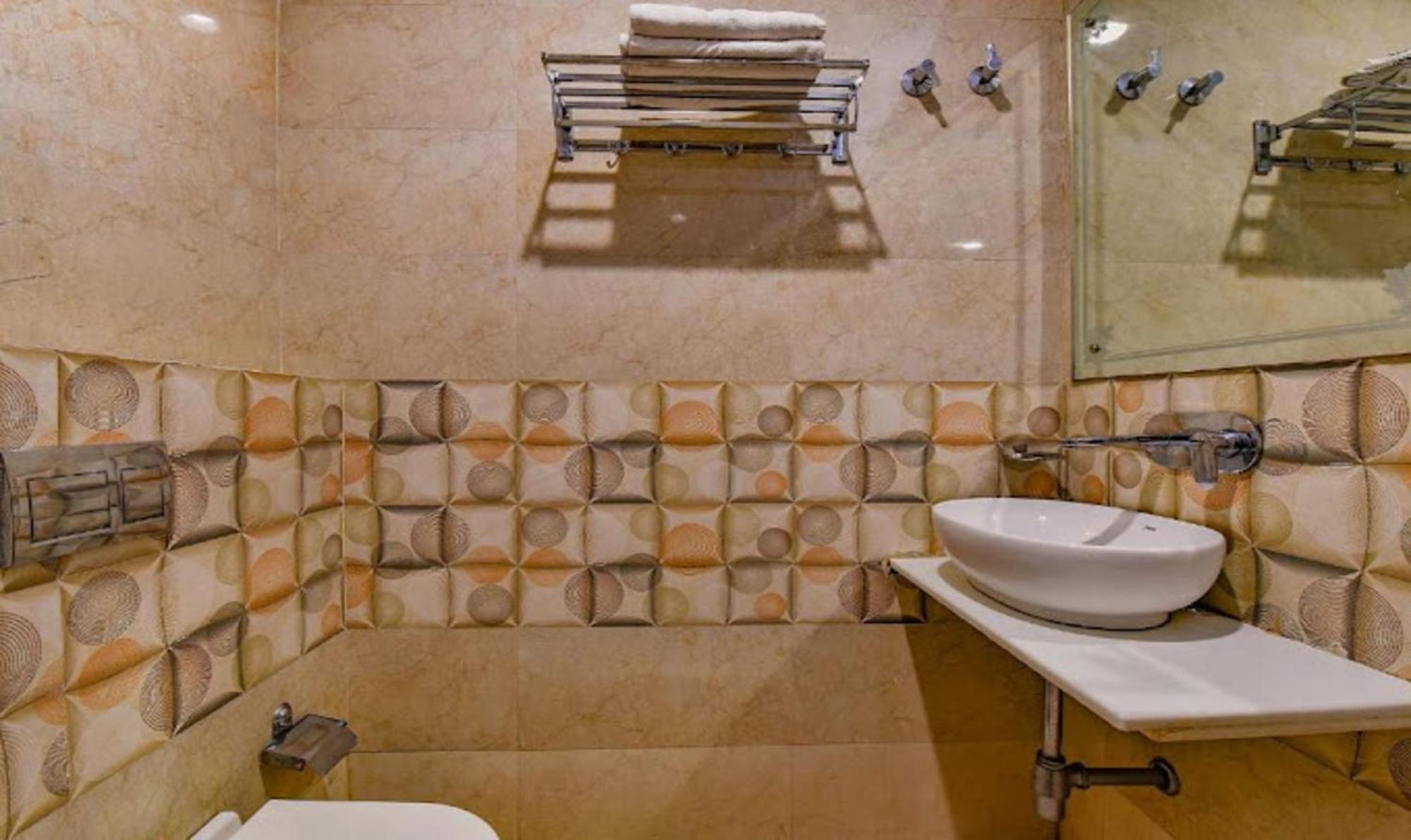 होटल Fabhotel The Wind Palace 3*